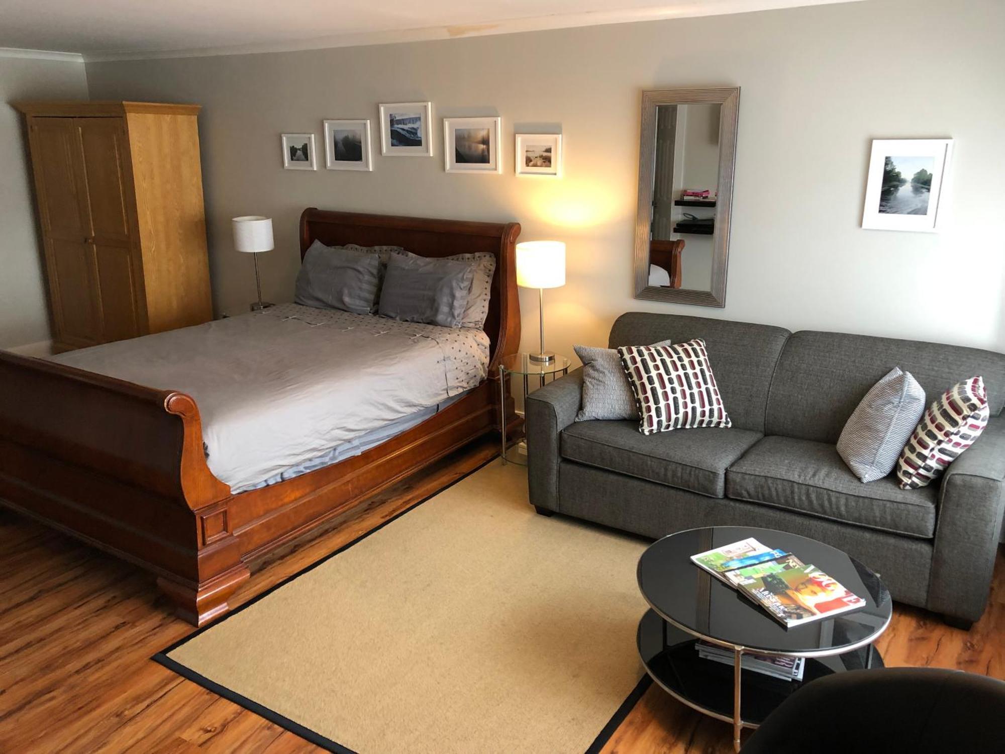 Merrickville Guest Suites Room photo