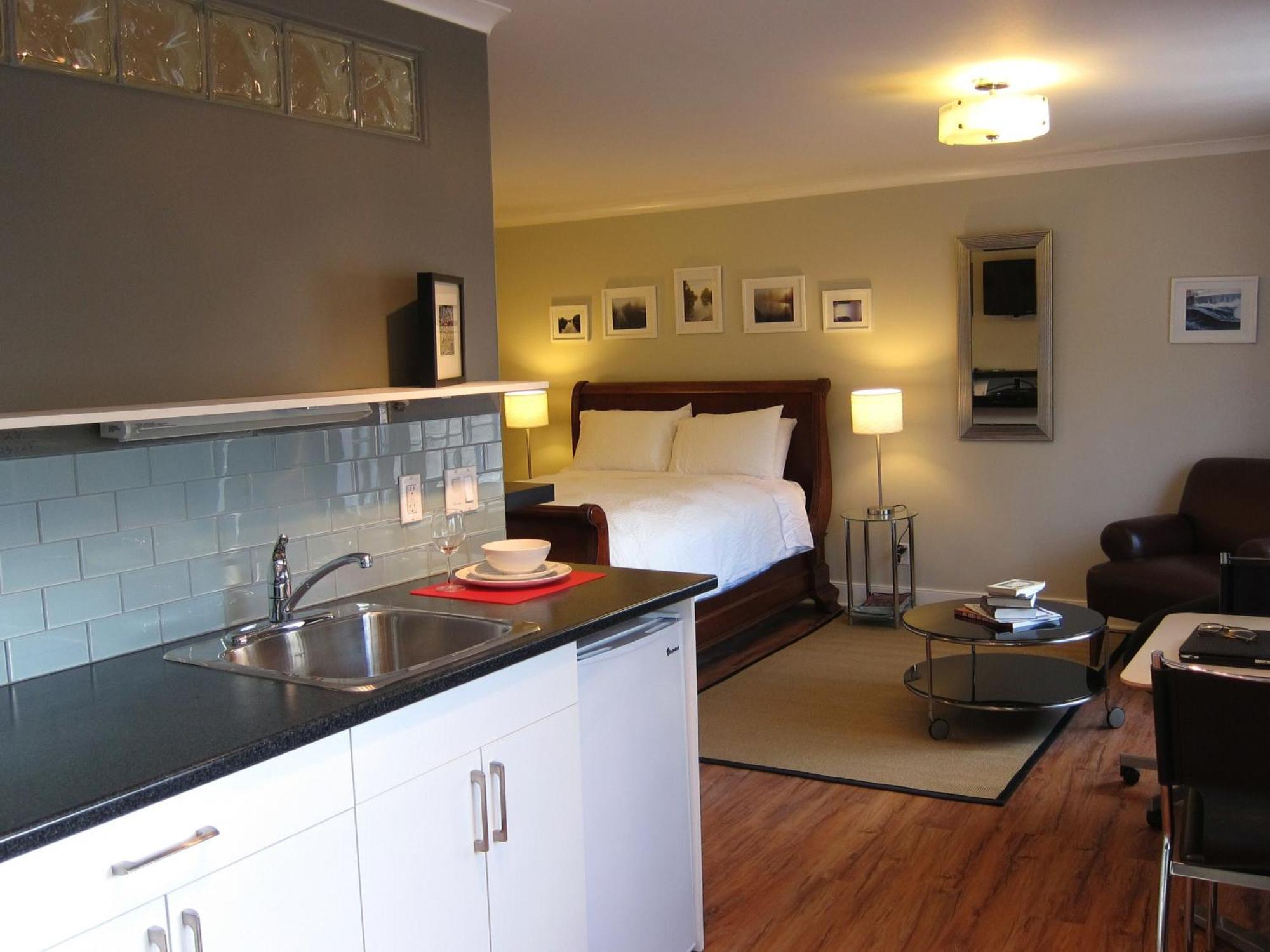 Merrickville Guest Suites Room photo